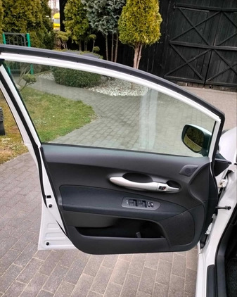 Toyota Auris cena 29900 przebieg: 172600, rok produkcji 2011 z Szczawnica małe 211